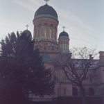 A large building with a large dome on top of it